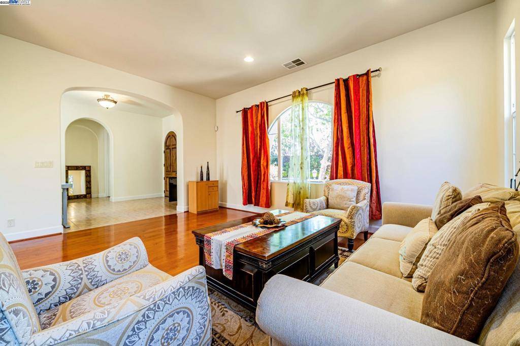 San Ramon, CA 94582,2048 Feathermint Dr