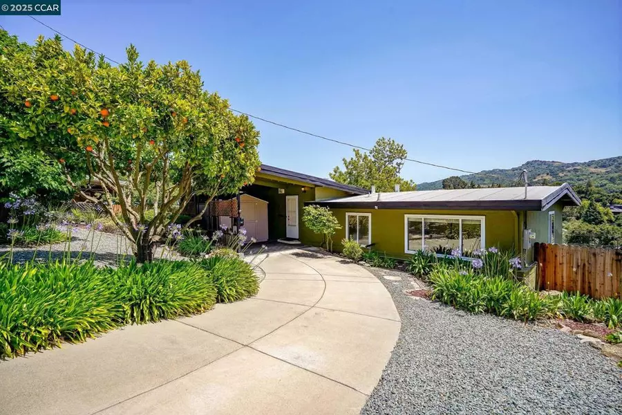 2835 Stephen Dr, Richmond, CA 94803-2321