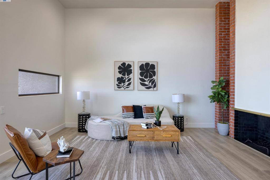 San Francisco, CA 94131,17 Ora Way