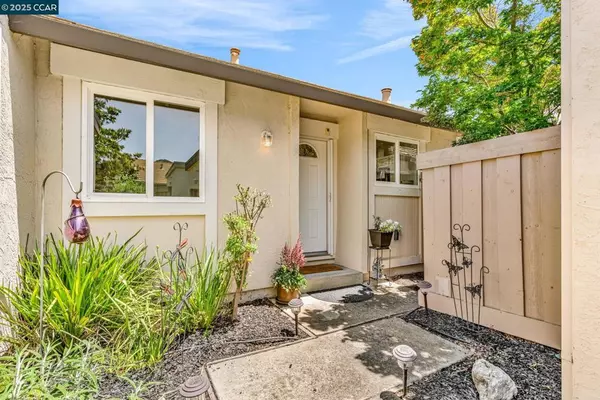 7 CLARK CREEK CIRCLE, Clayton, CA 94517-1627