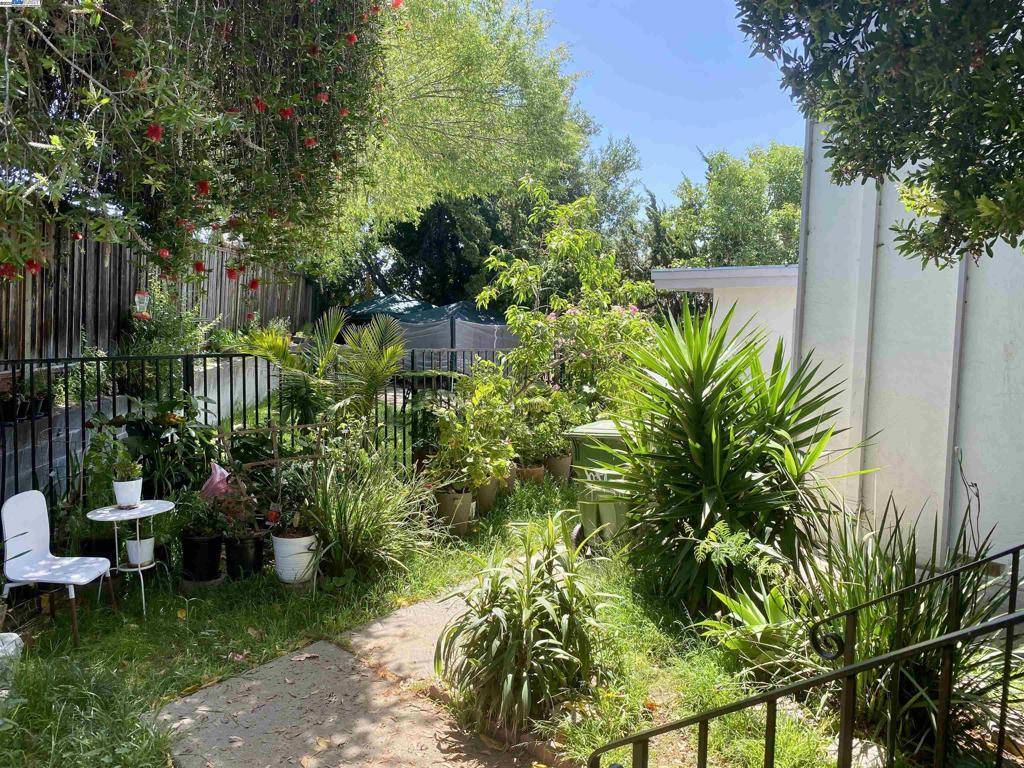 Castro Valley, CA 94546-5249,2541 Denning Ct