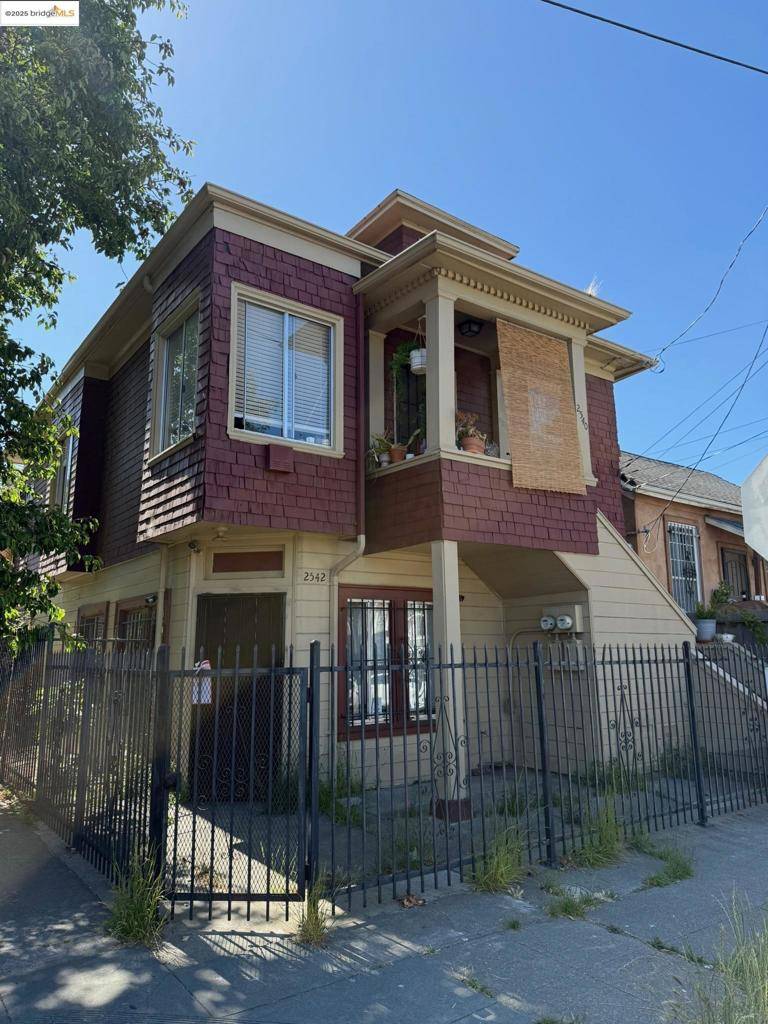 Oakland, CA 94607,2542 Filbert St