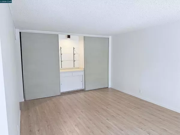 Walnut Creek, CA 94596,480 N Civic Dr #103