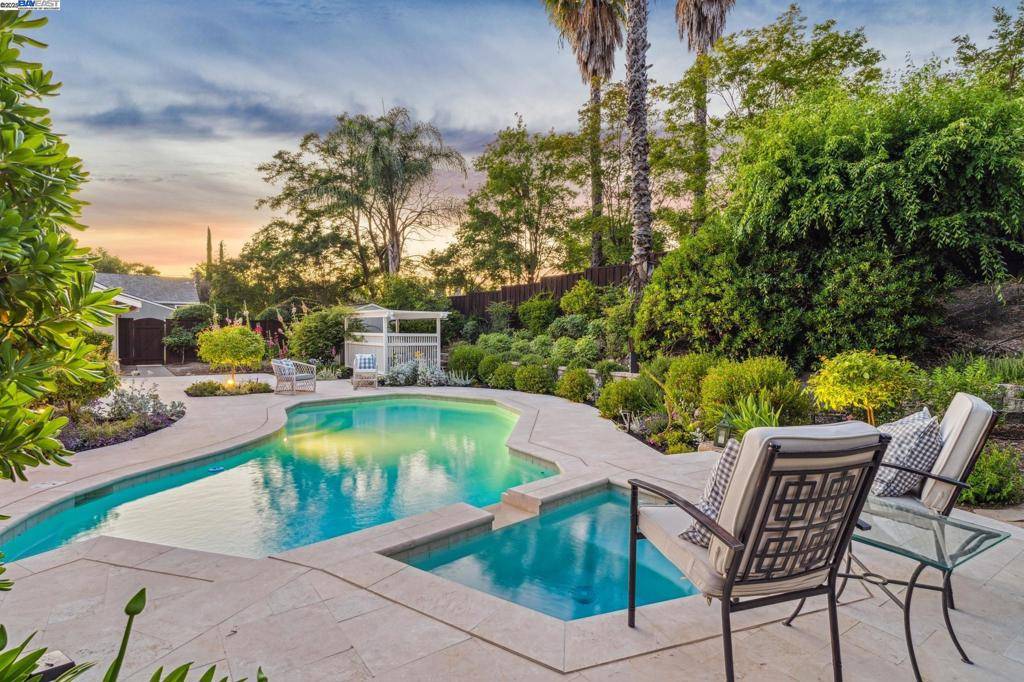 Alamo, CA 94507,290 Bolla Ave