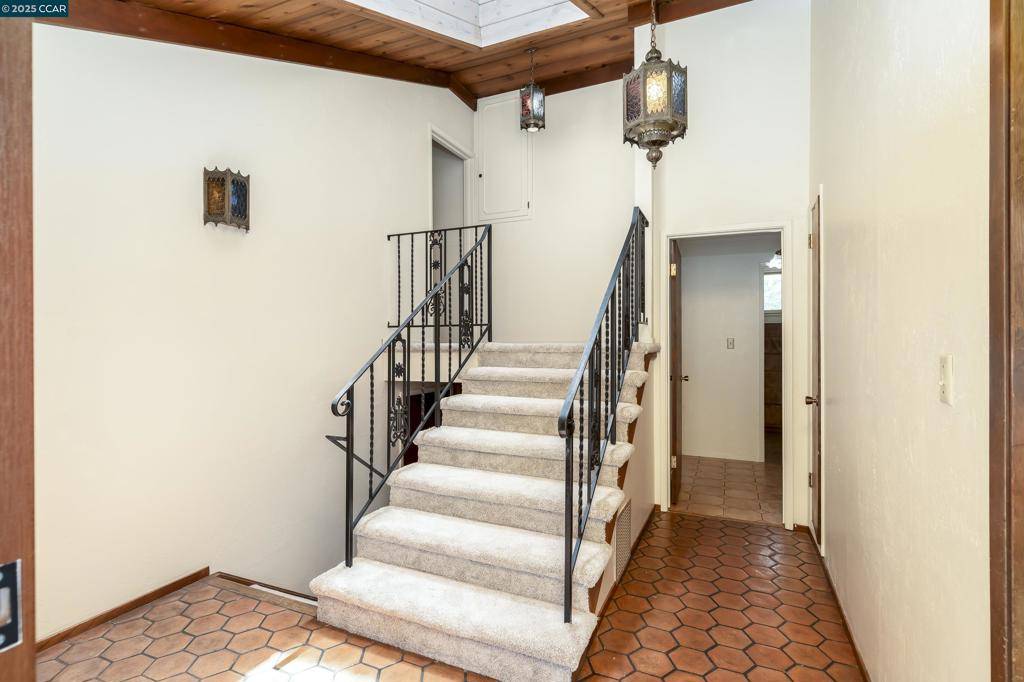 El Sobrante, CA 94803,6180 HILLSIDE DRIVE
