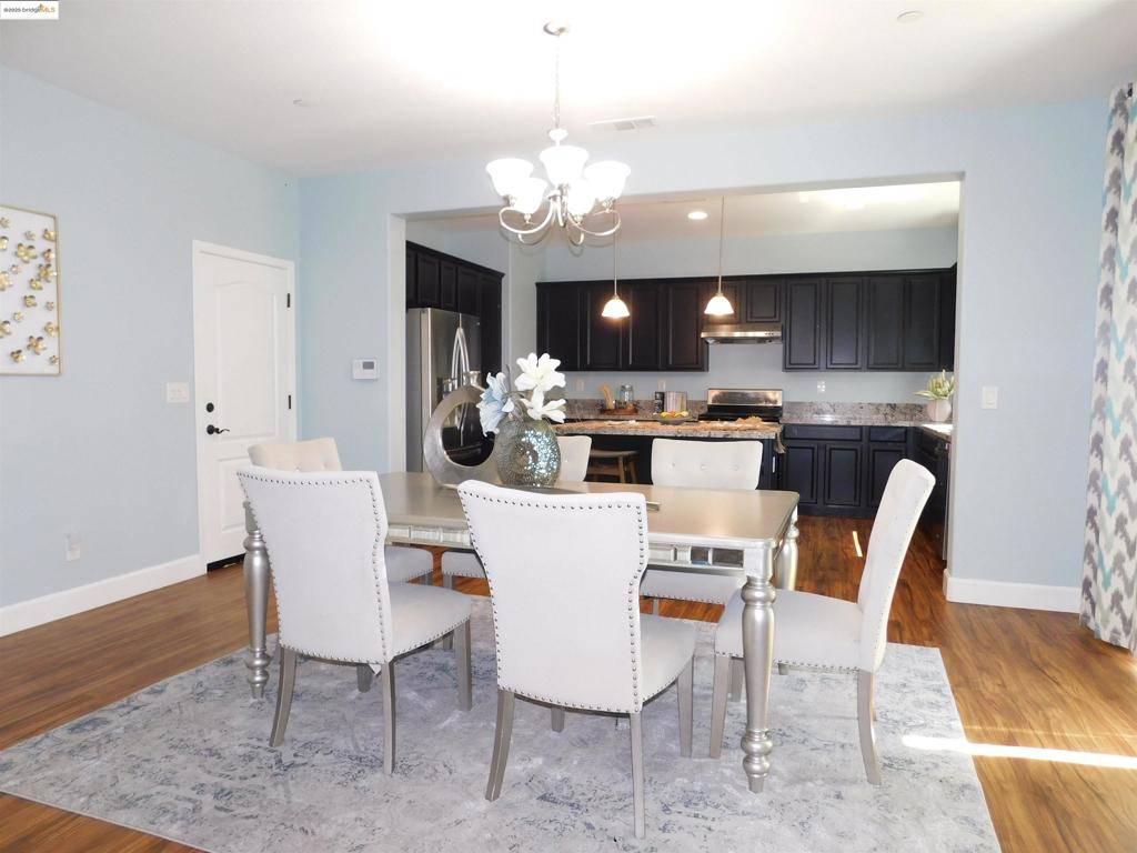 Santa Rosa, CA 95404,1811 Velvetleaf Ln