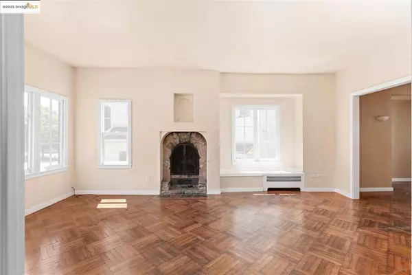 Berkeley, CA 94704,2441 Carleton Street