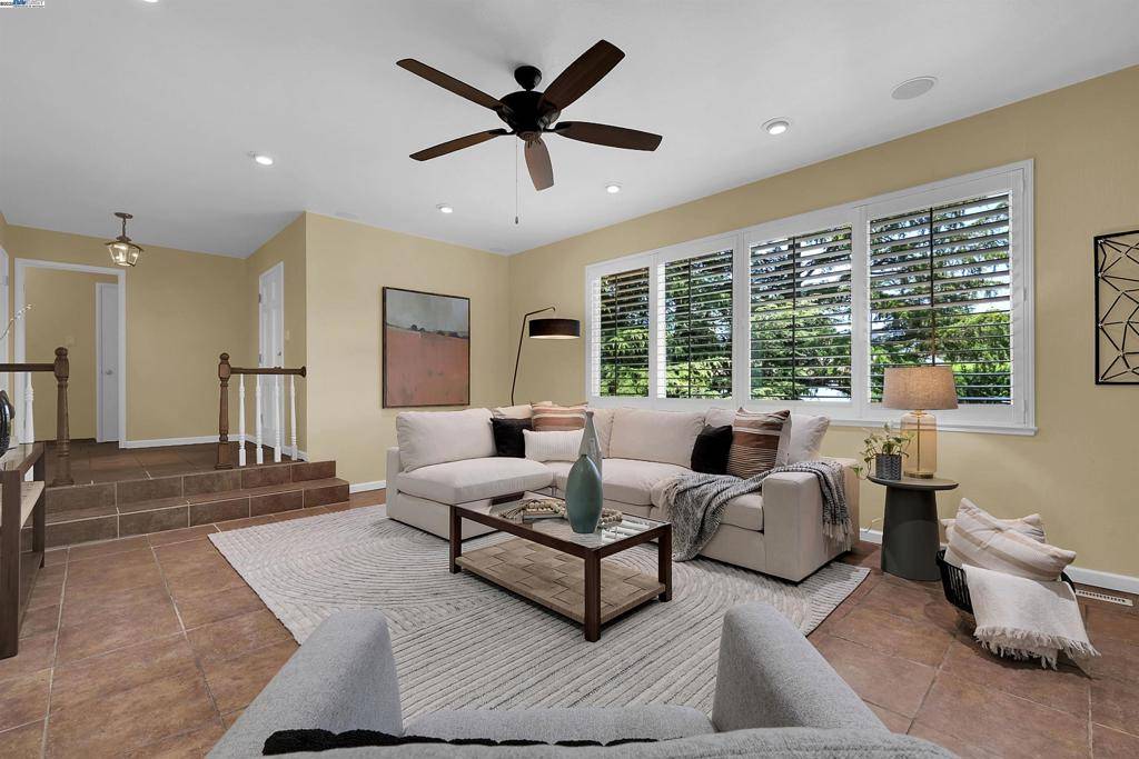 Castro Valley, CA 94546,17561 Vineyard Rd