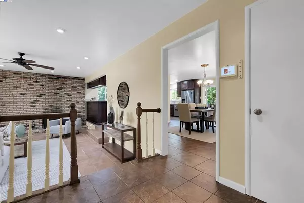 Castro Valley, CA 94546,17561 Vineyard Rd