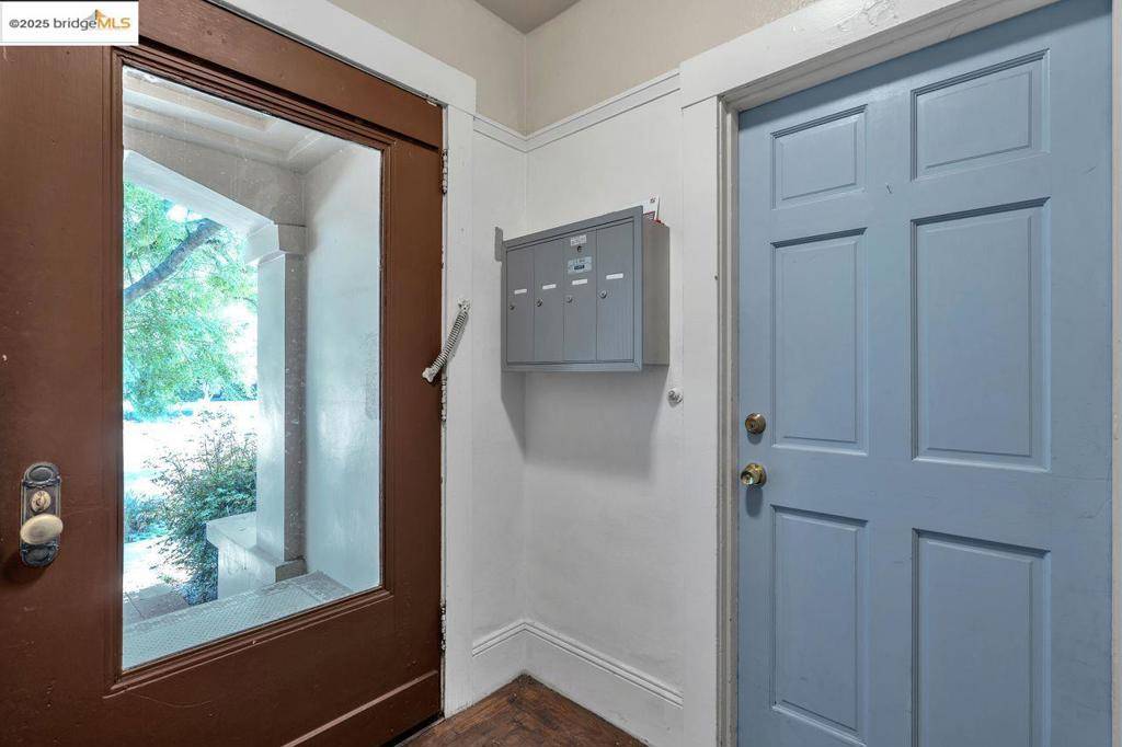Oakland, CA 94618,5537 Claremont Ave