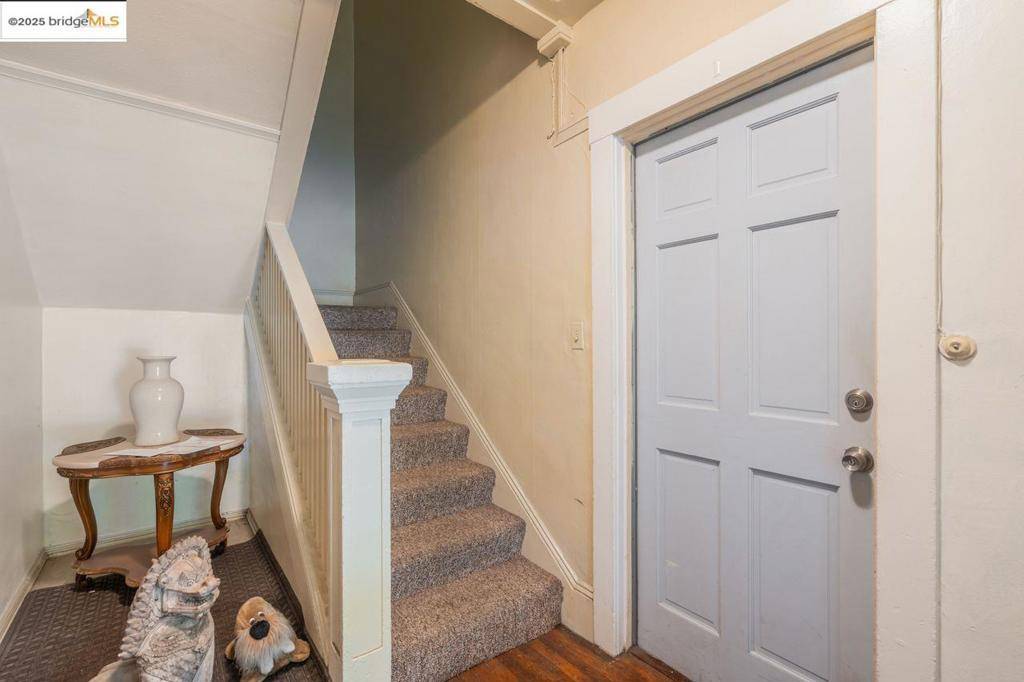 Oakland, CA 94618,5537 Claremont Ave