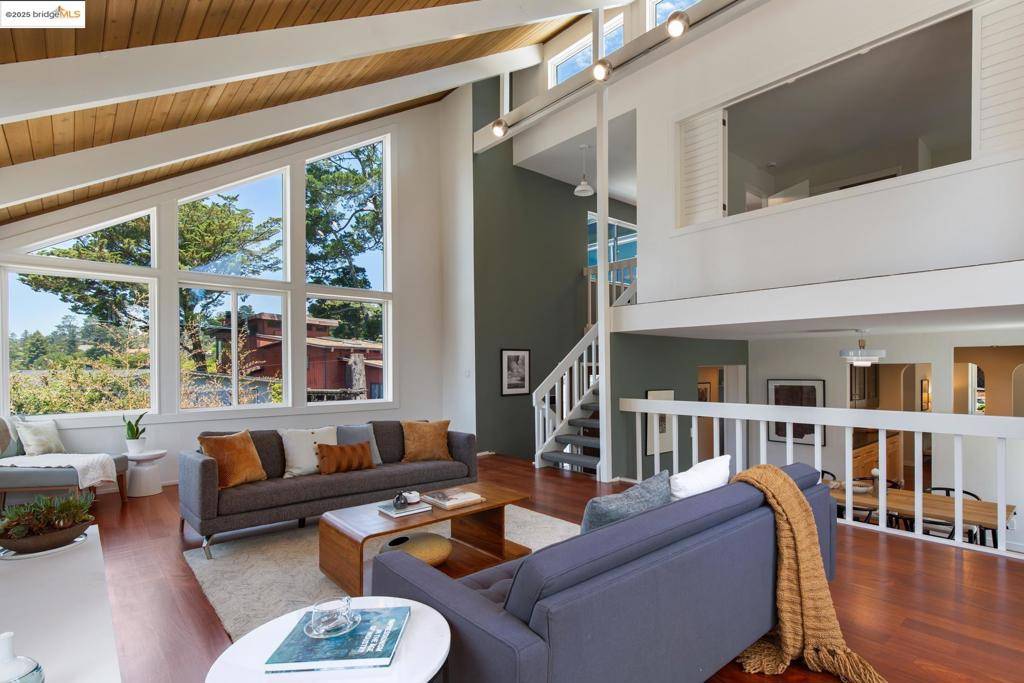 Oakland, CA 94611,6025 Chelton Dr