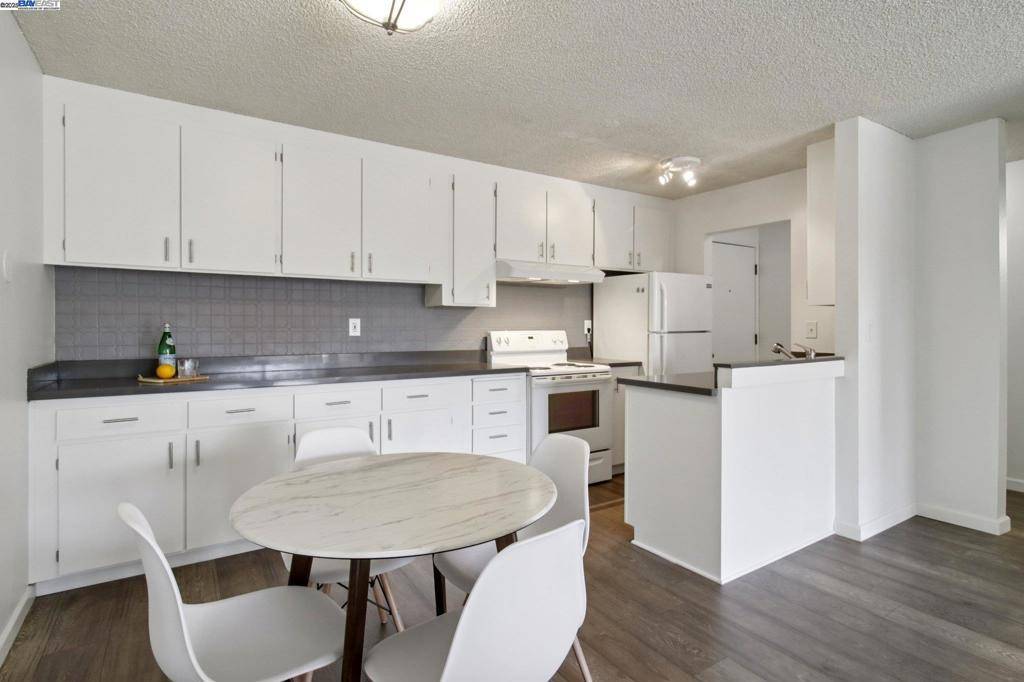 Alameda, CA 94501,950 Shorepoint Ct #307