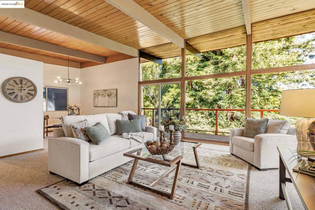 Oakland, CA 94611,6335 Girvin Dr