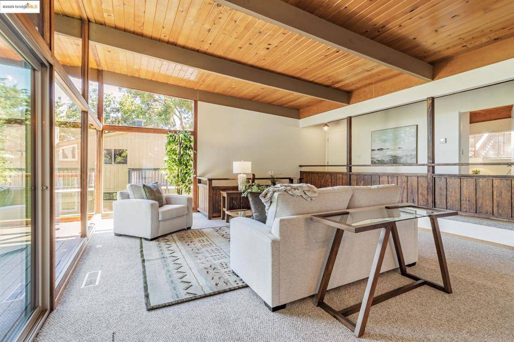 Oakland, CA 94611,6335 Girvin Dr