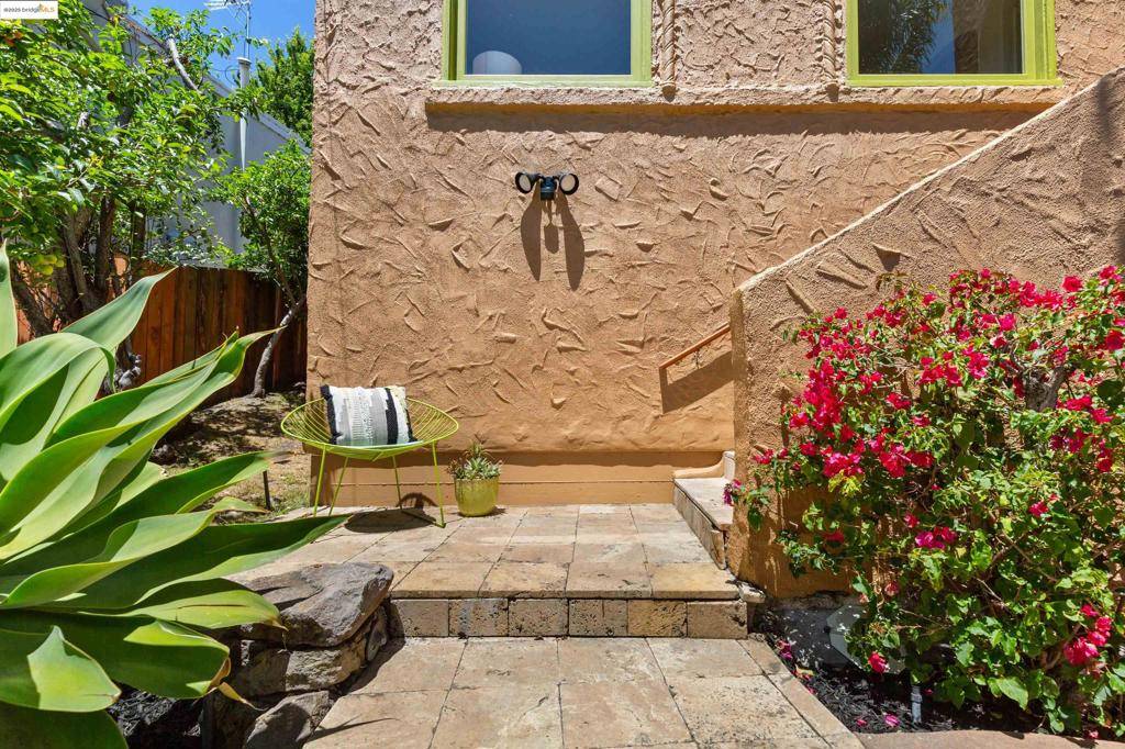 Oakland, CA 94610-1723,712 Santa Ray Avenue