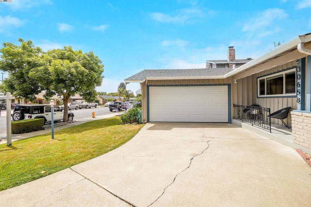 Hayward, CA 94544,30658 Vanderbilt St