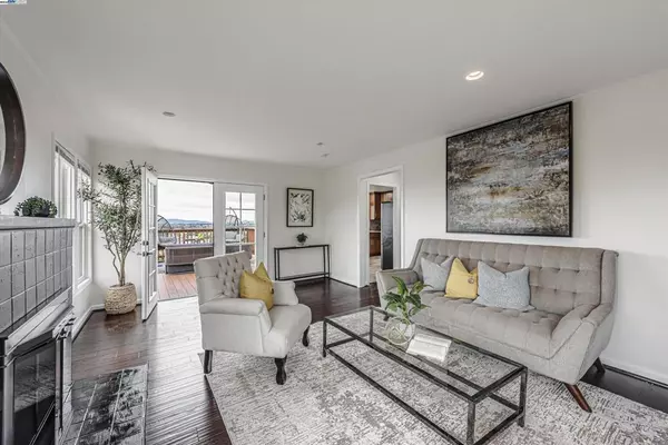 Oakland, CA 94605,9883 Lawlor St