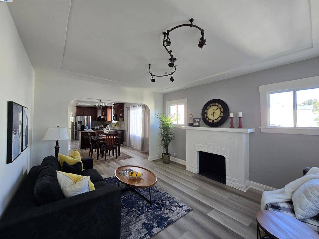 Oakland, CA 94602,2954 Delaware St
