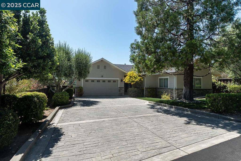 1127 Oak Hill Rd, Lafayette, CA 94549
