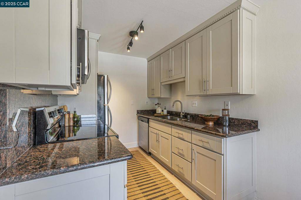 Walnut Creek, CA 94596,155 Sharene Ln #209