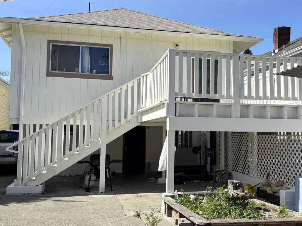 Oakland, CA 94601,2042 Rosedale Ave.