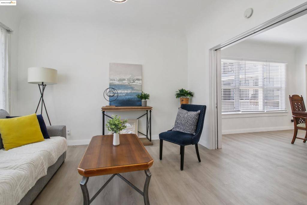 Oakland, CA 94601,2353 E 21St St