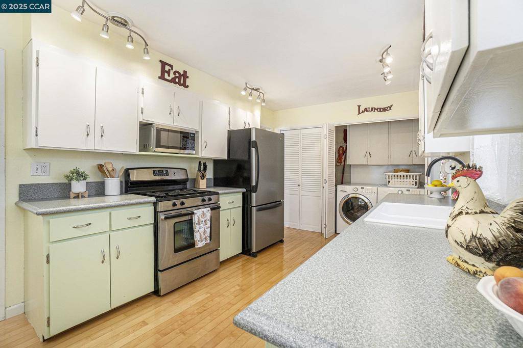 Martinez, CA 94553,817 Vine Ave