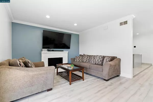 Vallejo, CA 94589,1015 Falcon Dr