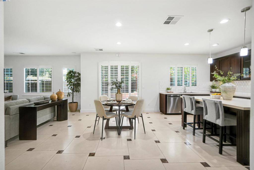 671 W Questa Trl, Mountain House, CA 95391