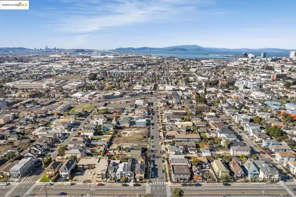 Oakland, CA 94608,3043 West ST