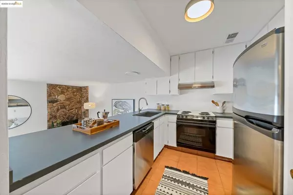 Oakland, CA 94619,3501 35Th Ave #2