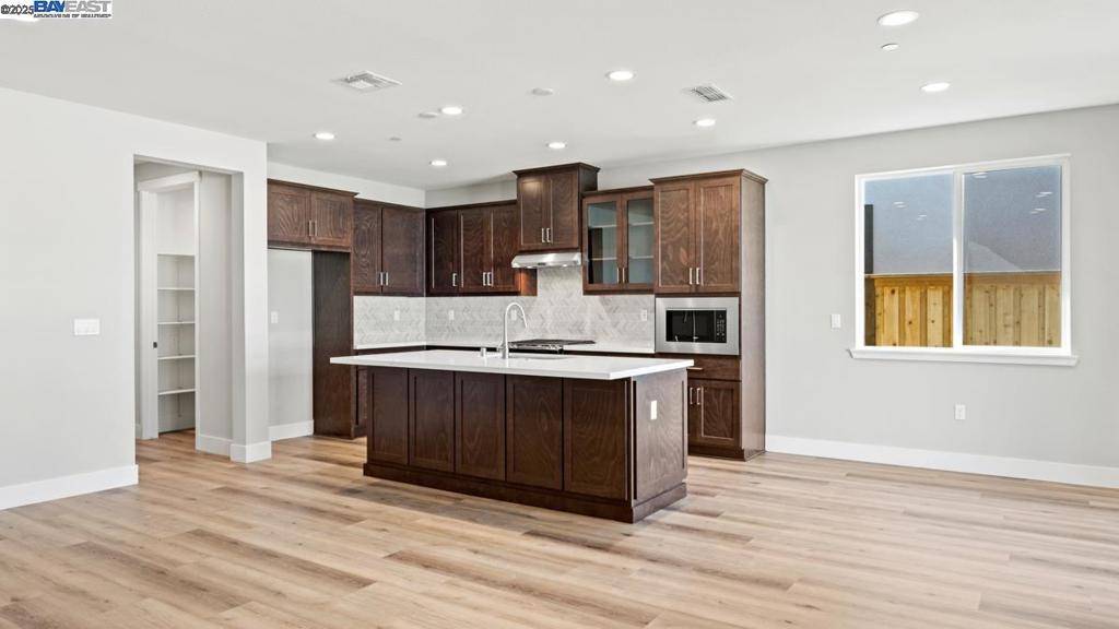 Manteca, CA 95336,1049 Heathridge Street
