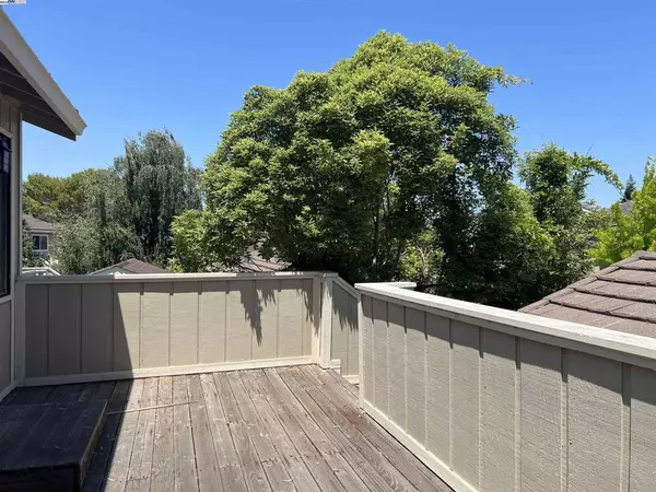 Martinez, CA 94553,405 Thistle Cir