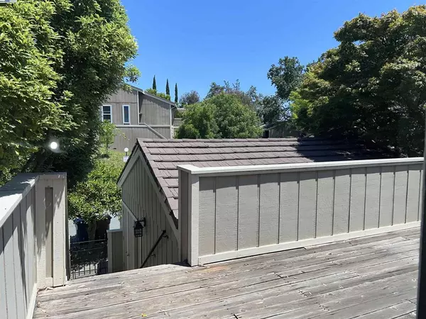 Martinez, CA 94553,405 Thistle Cir
