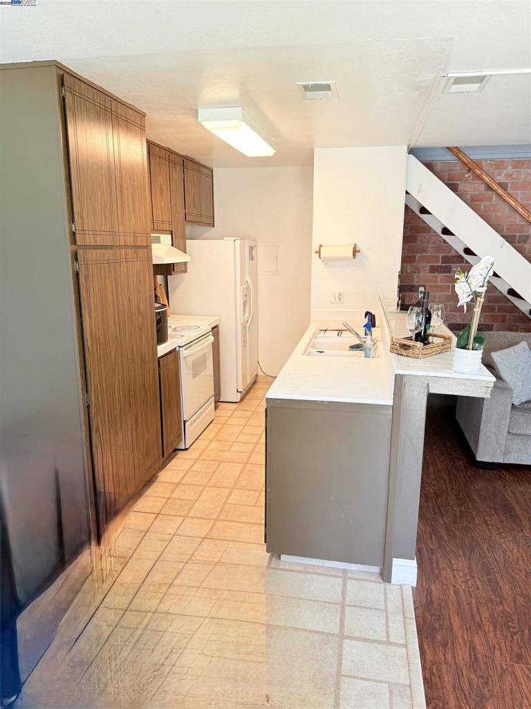 Union City, CA 94587,2155 Eric Ct #3