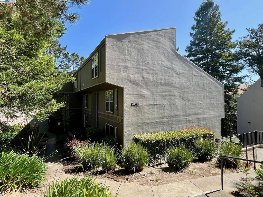 Moraga, CA 94556,2059 Ascot Dr #213