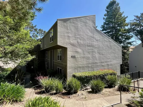 Moraga, CA 94556,2059 Ascot Dr #213