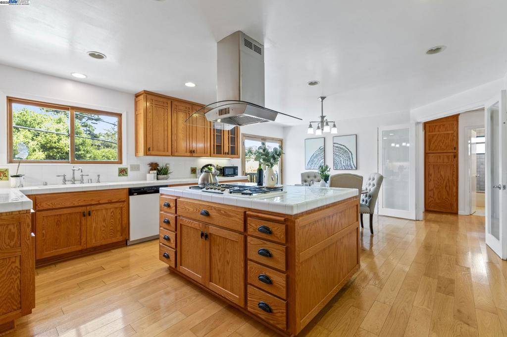 Hayward, CA 94541,24836 Canyon View Ct
