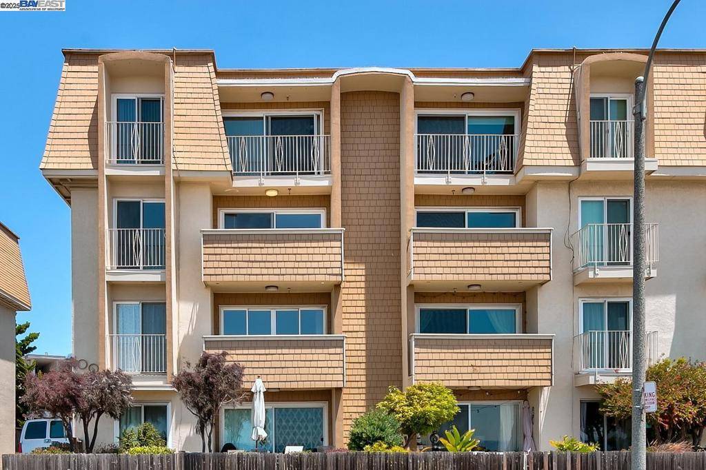 1001 Shoreline Dr #301, Alameda, CA 94501