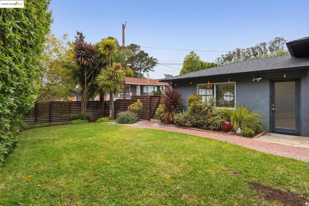 Kensington, CA 94707,25 Kerr Ave