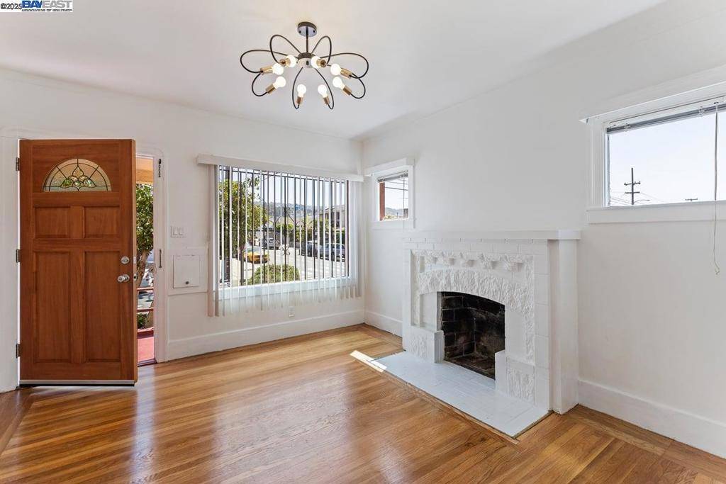 Oakland, CA 94619,3635 Redding St