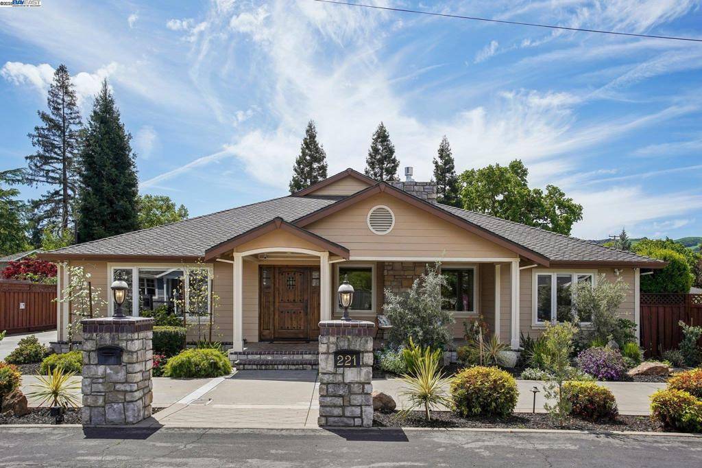 221 El Sobrante Dr, Danville, CA 94526