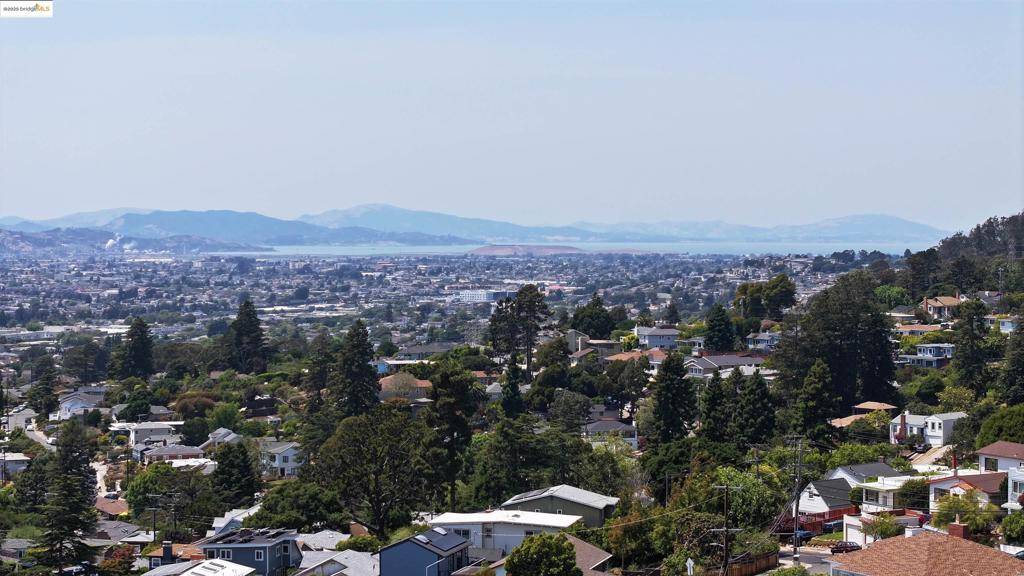 El Cerrito, CA 94530,713 Midcrest Way