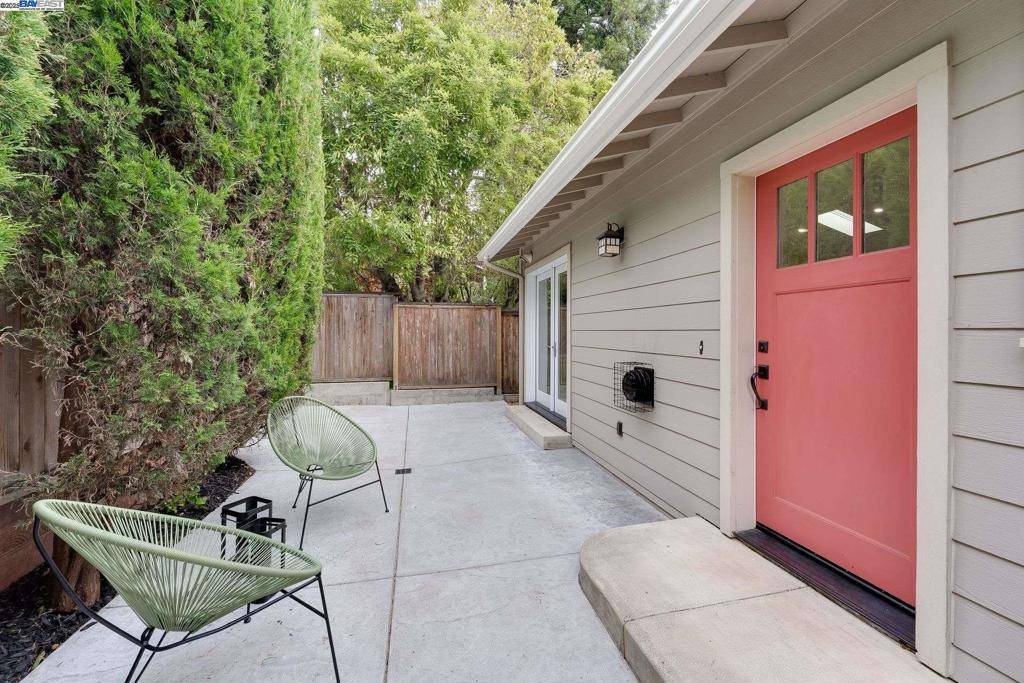 Berkeley, CA 94709,1532 Martin Luther King Jr Way #3