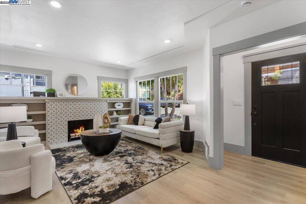 689 Santa Ray Ave, Oakland, CA 94610