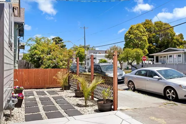 Berkeley, CA 94710,917 CHANNING WAY