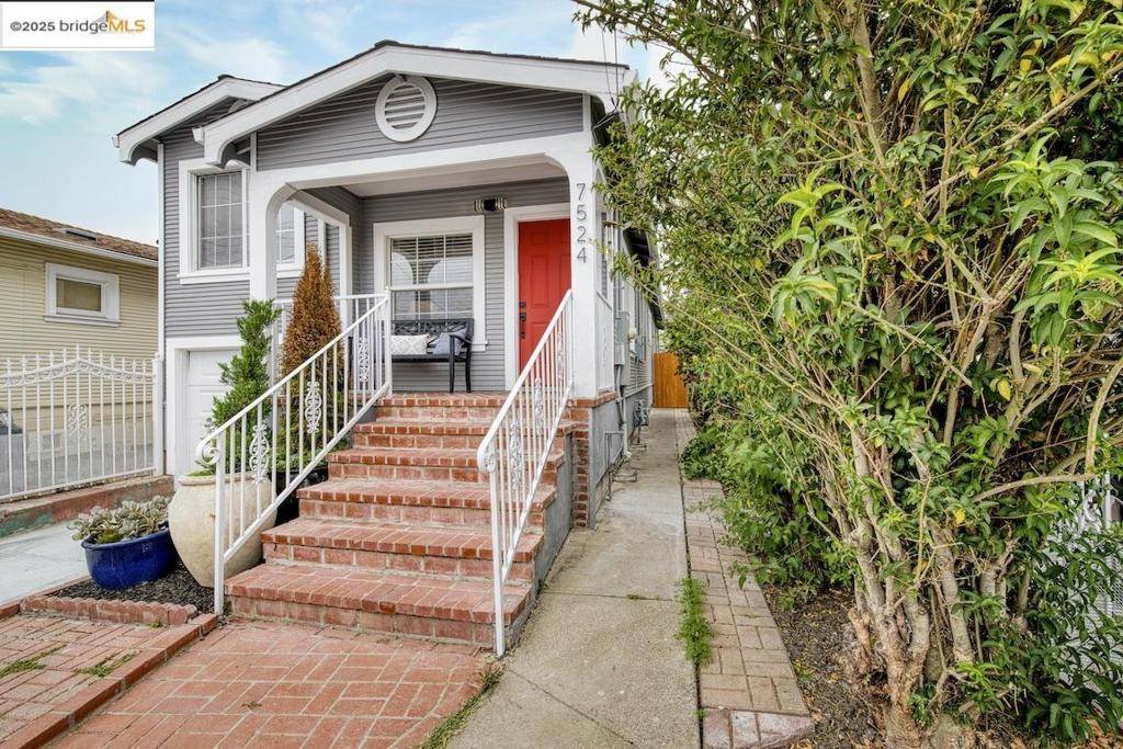 Oakland, CA 94605,7524 Halliday Ave