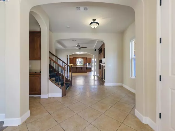Vallejo, CA 94591,9216 Hallmark Pl