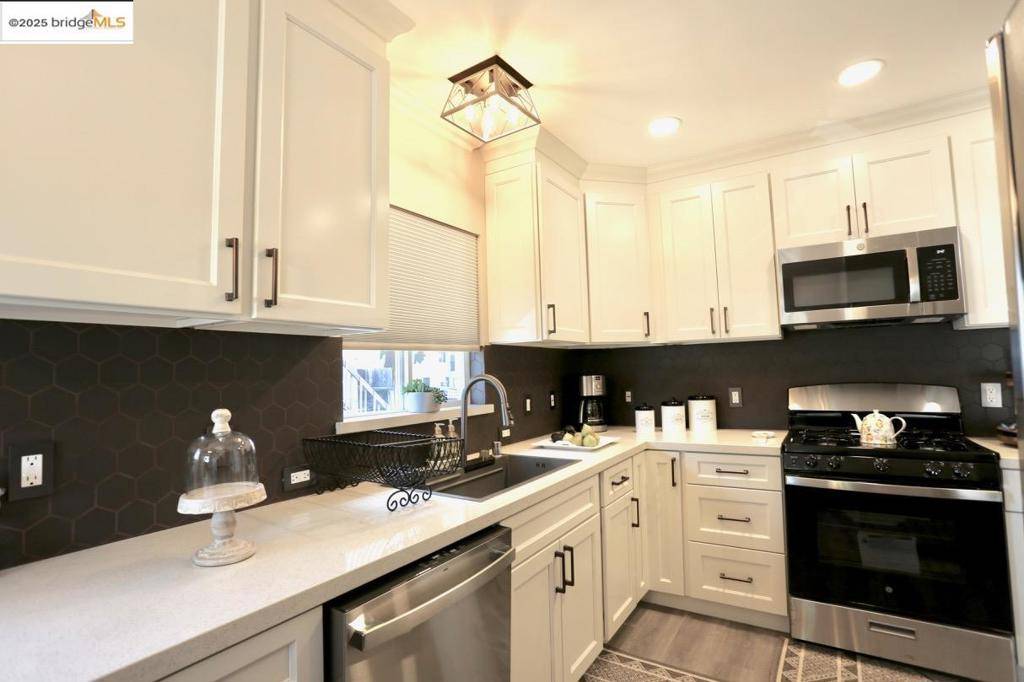 Oakland, CA 94601,2594 Fruitvale Ave